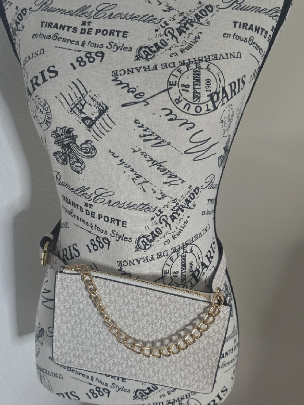 Michael Kors Cream MK W/ Gold Hardware & Gold Chain Belt Bag (NWOT)(S)✨️🤍✨️ - Picture 3 of 9